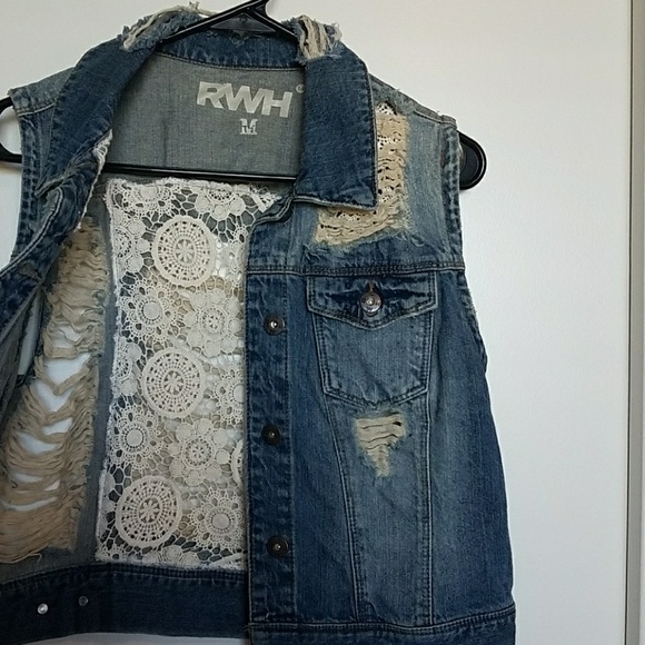 Buckle (RWH) Vest - Picture 3 of 5